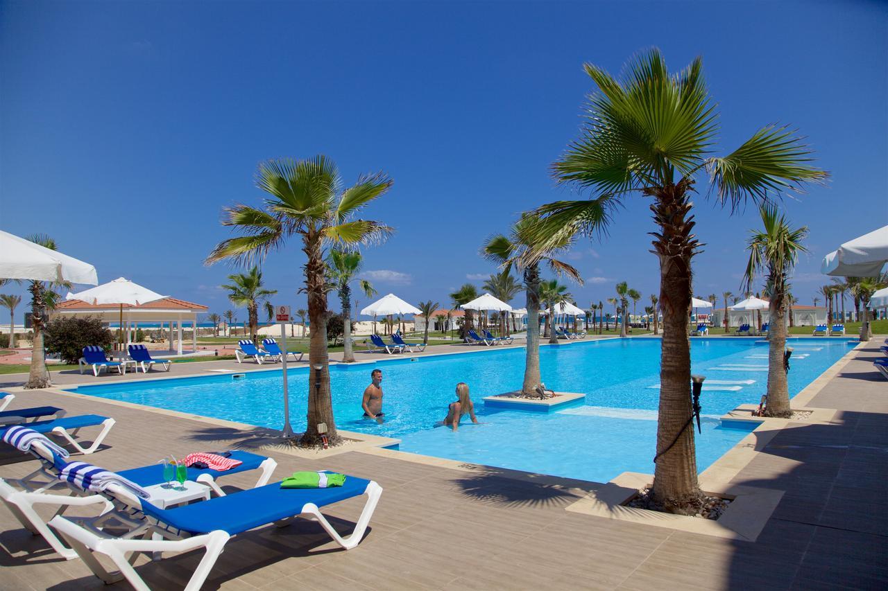 Rixos Alamein - Full Board Plus Ελ Αλαμέιν Εξωτερικό φωτογραφία A swimming pool in a hotel