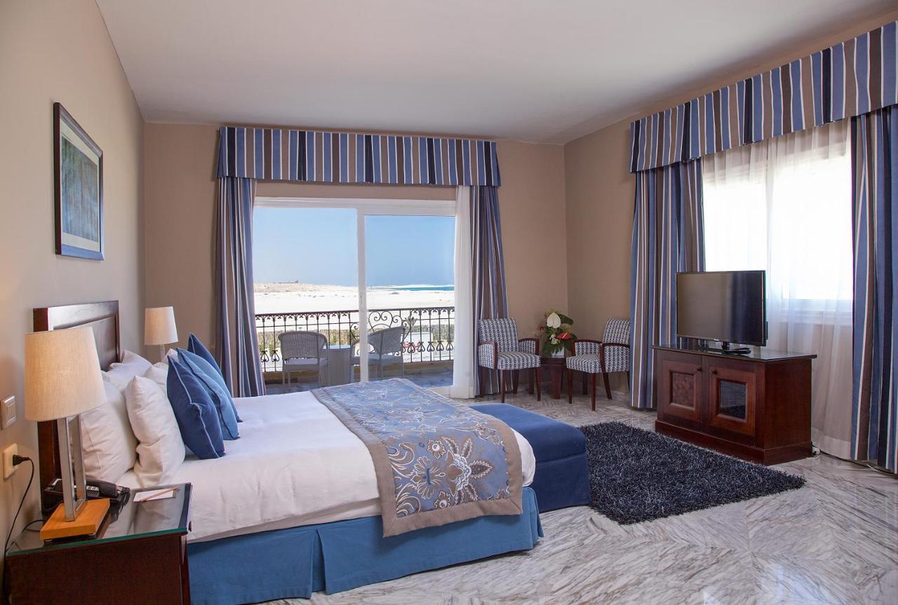 Rixos Alamein - Full Board Plus Ελ Αλαμέιν Εξωτερικό φωτογραφία A bedroom at the Hilton Sharm El Sheikh